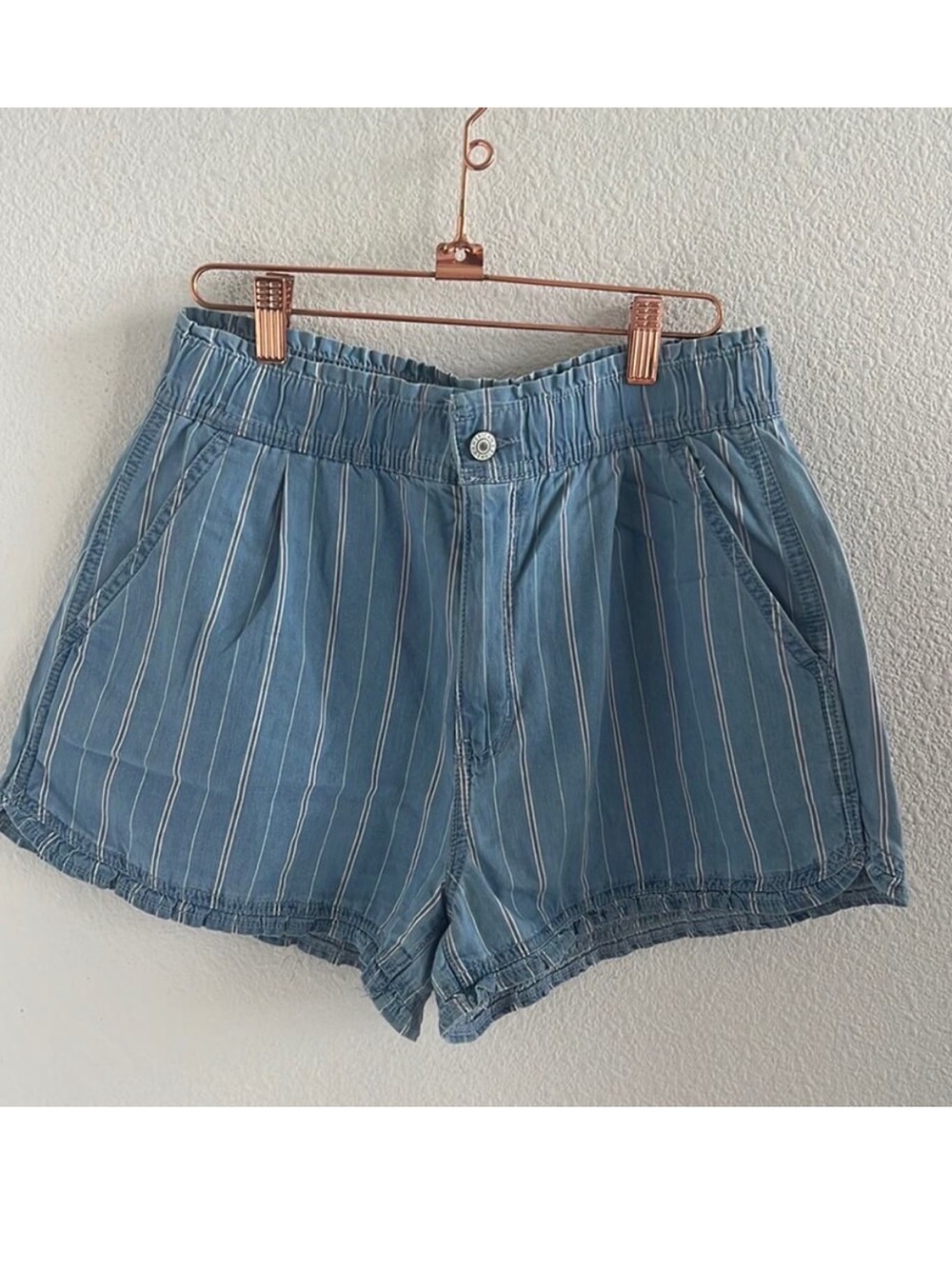 American Eagle Striped Elastic Waist Ruffle Plead Shorts 6